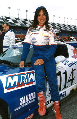 Milka Duno in uniform